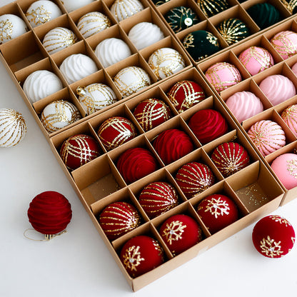 Ensemble de boules de Noël peintes en peluche