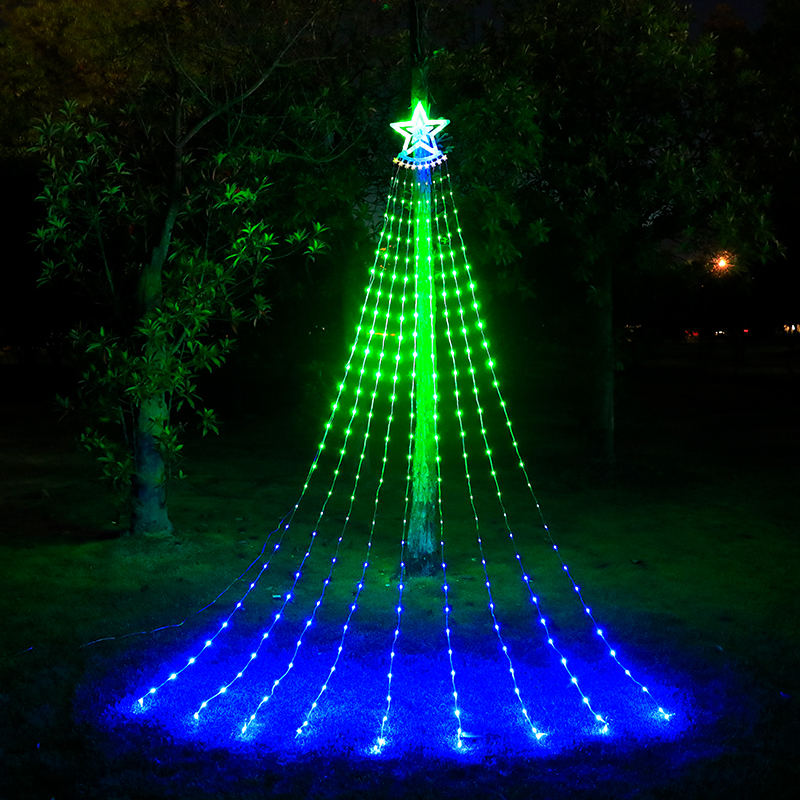 Les meilleures lumières en cascade tendance pour le sapin de Noël